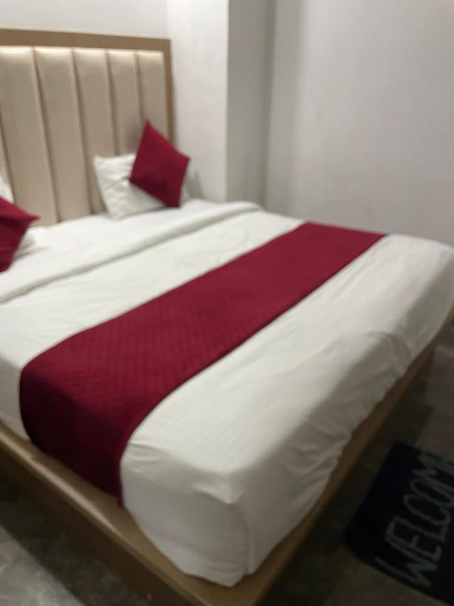 Hotel Golden Door Mathura Exterior foto